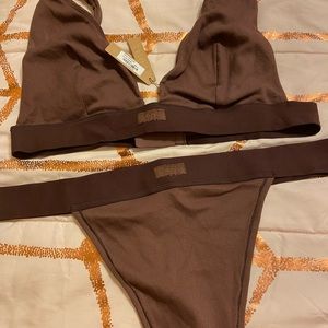 NWT Skims plunge bralette & matching thong in color garnet
